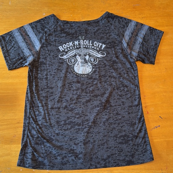 Harley Davidson women’s v-neck shirt. Size Medium - Picture 7 of 8